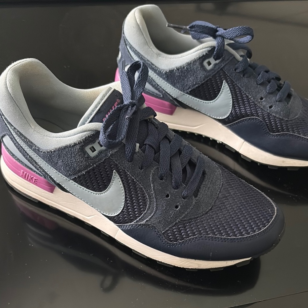 Nike Women's Navy and Pink Sneakers